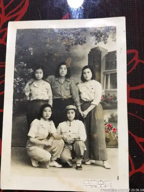 五十年代女青年合照-老照片-7788收藏