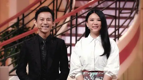 何炅录新节目做鬼脸