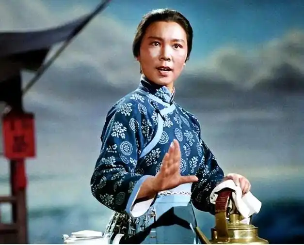 "阿庆嫂"扮演者洪雪飞,只因"贪心"撒了一个谎,53岁命丧沙漠