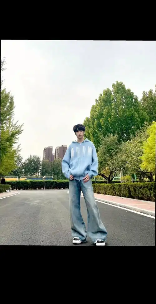 救命,真的很戳我#严浩翔 #追星 #腿长一米八 - 抖音