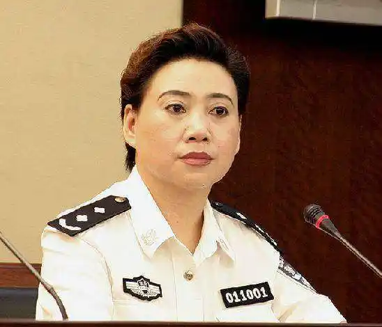 公安局局长霸占美艳"警花"长达十年,不仅贪色,还贪财!67_【快资讯】