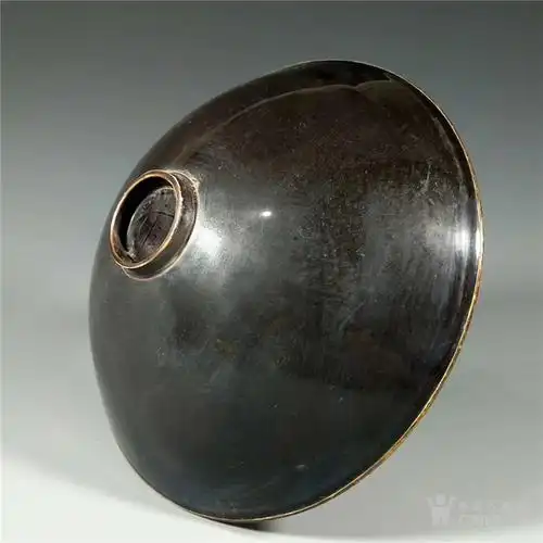 *定窑黑釉描金暗饰满工刻瓷花卉纹斗笠碗