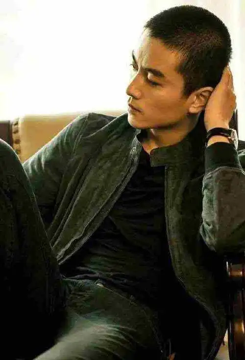 首页 男生发型 男生短发 男生社会头型短发怎样剃帅气 告别单调款式