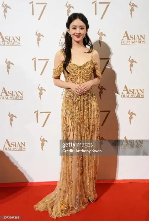 赵丽颖亚洲电影大奖获奖##赵丽颖鎏金亮钻裙