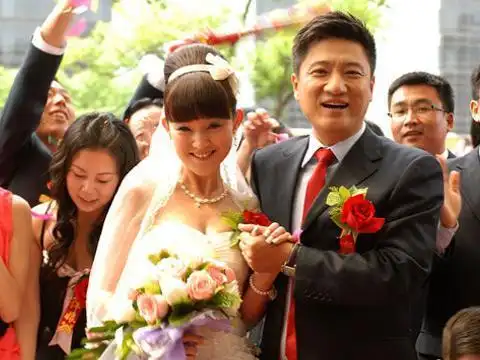 是一部讲述家庭伦理的三十七集电视连续剧,剧中男女主角分别由周小斌