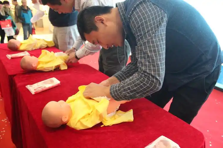 宁波双十一居然上演男人在商场"生孩子",爆笑!