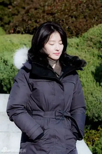 新浪娱乐讯 11月30日下午,韩国艺人宋承宪,李英爱在韩国江原道参加了