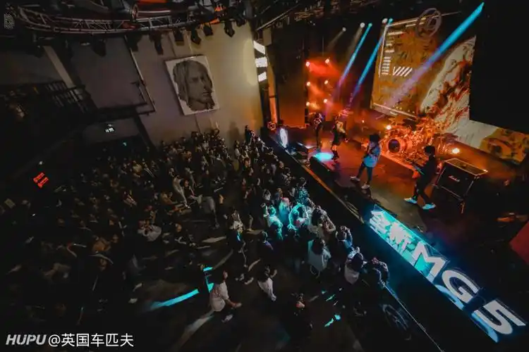 搬运|杨超越代言的mg5在南京紫金山下太阳宫livehouse