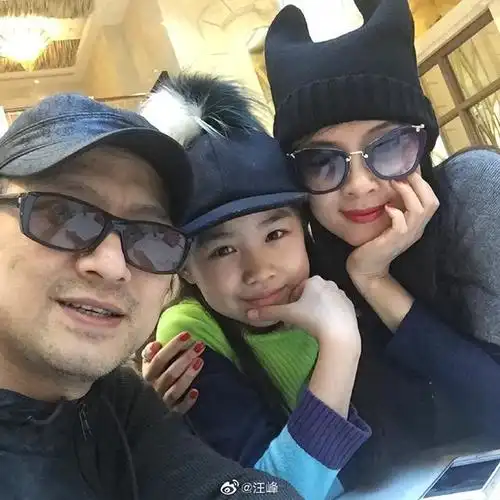 至于孩子的归属问题,女儿跟随爸爸汪峰,章子怡则获得了儿子的抚养权