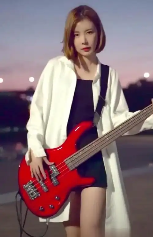 抖音李智仁图片韩国街头最美贝斯手智仁性感照片