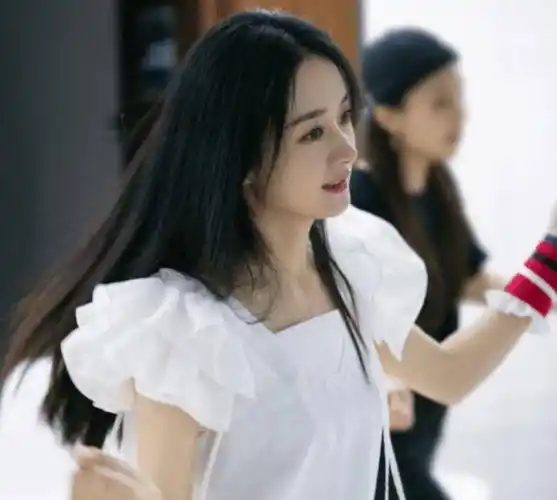 原创赵丽颖工作室晒美照颜值清新黑长直发粉丝甜妹子一枚