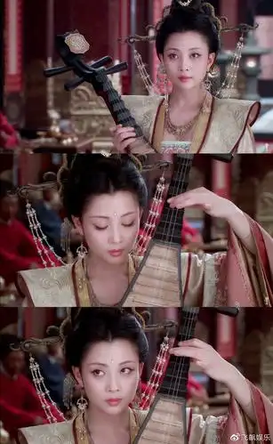 照片中花蕊夫人坐在案边抚琴,时而沉思时而伤感,花蕊夫人与王月虹之间
