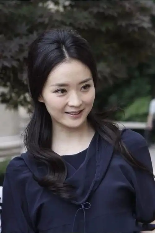 王艳发福了也漂亮,即使镜头拍着也不怕笑出皱纹,真实面对衰老!