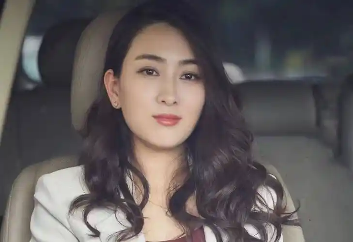 马苏新恋情曝光,男方高大帅气,两人看起来很般配_小哥_都会_支持