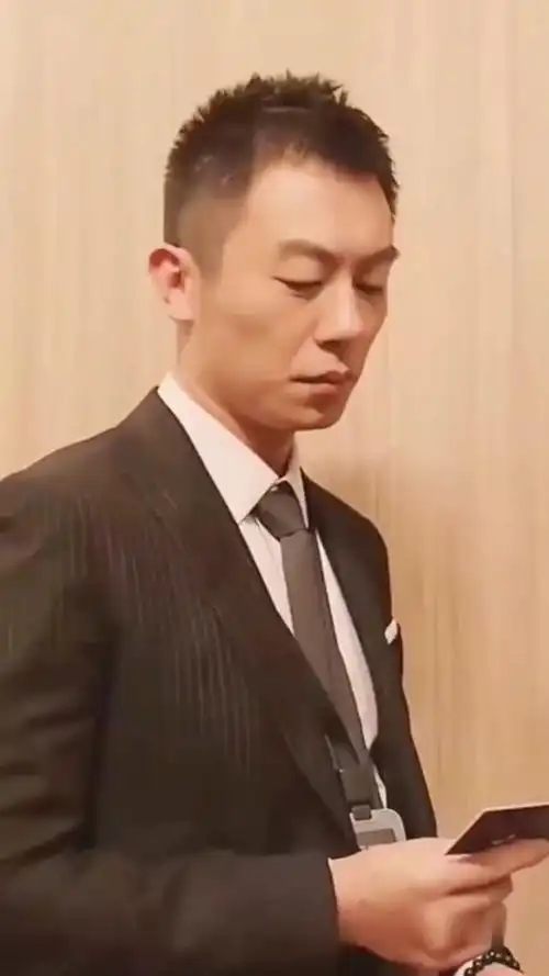 综艺节目中的朱亚文竟然拒绝了主持人的挑战