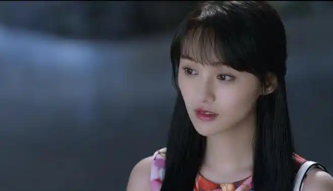 真是深得我心啊~但追剧过程中,仙草其实更关注的是饰演贝微微的郑爽