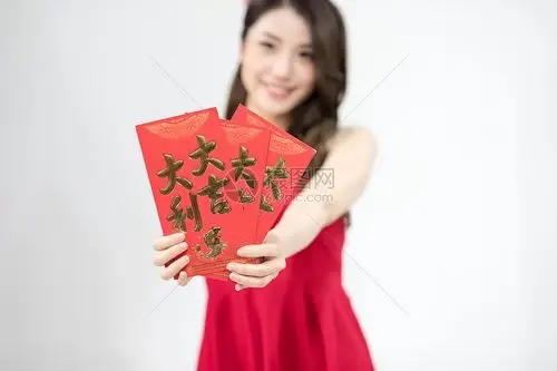 年轻女性新年发红包