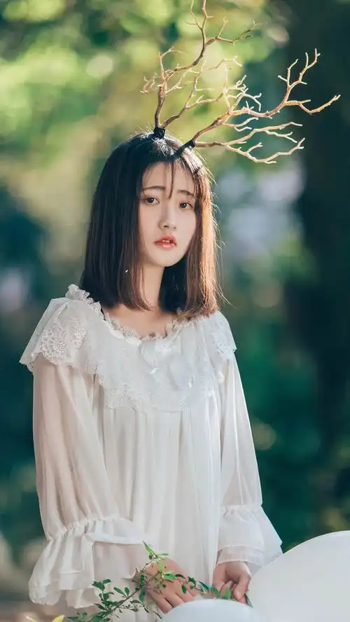 生活常和我们开着玩笑,你期待什么,什么就会离你越远;你执着谁,就会被