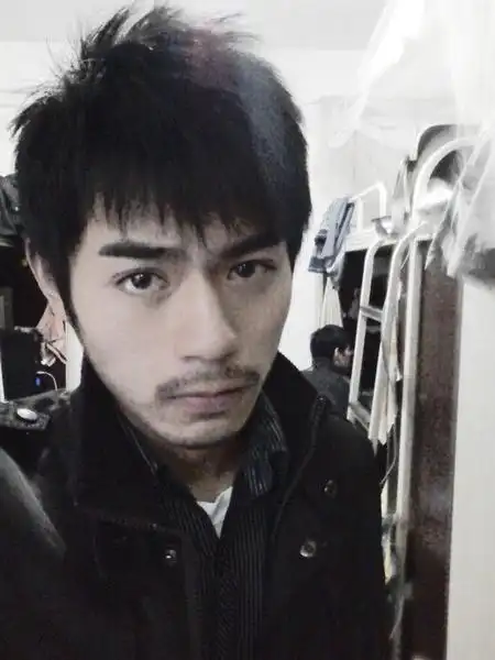 炒年糕小哥颜值爆表网络走红 盘点秒杀人的民间帅哥