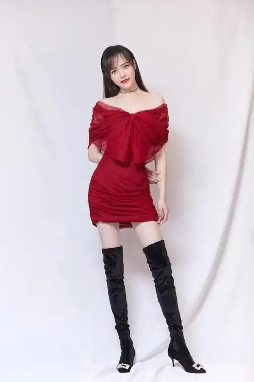 大长腿女星排行榜前4,唐嫣腿长1.15米才排第2!第一太牛了