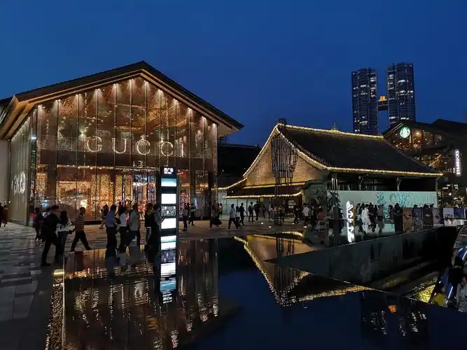 成都市时尚商圈太古里夜景手机原图