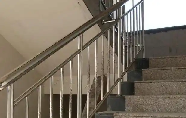 楼梯扶手类型