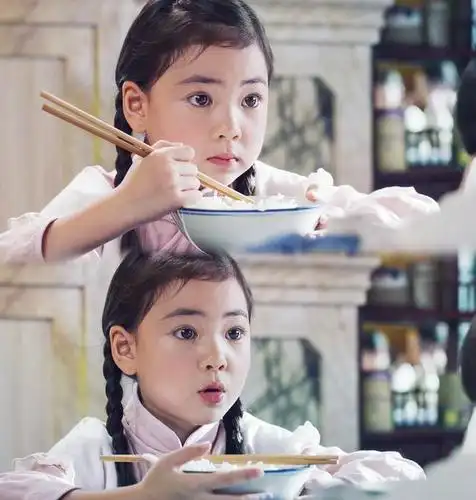 《筑梦情缘》:年仅7岁的张茗灿可爱无比,扮鬼脸动作恰似小精灵