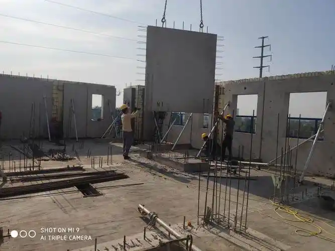 4#楼8层预制墙板吊装.