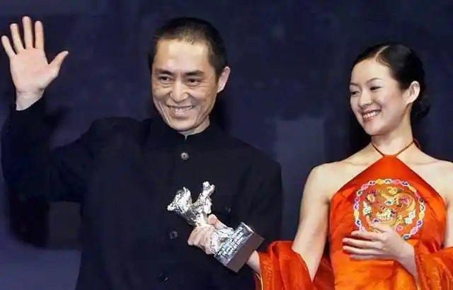 张艺谋和章子怡在柏林电影节颁奖礼现场(资料图片)