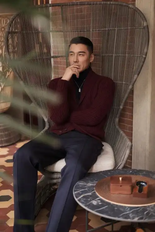 胡兵场景化式慢直播 定义穿搭美学新风格