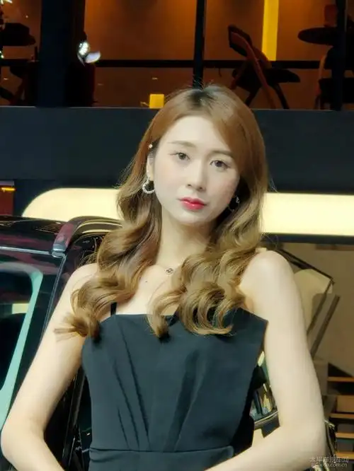 黑衣车模美女_纳智捷大7 suv论坛_太平洋汽车网论坛