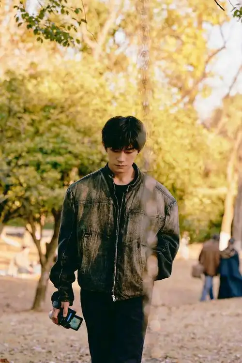 易烊千玺春日大片