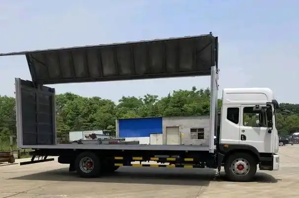 飞翼车就是那种侧面有翅膀一样的门的货车,可以让货箱的侧面完全打开