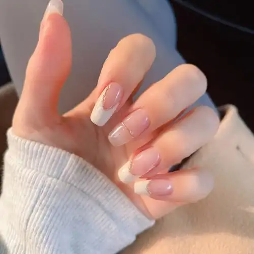 秋冬美甲搭配2021   即使是冬天我也喜欢这种干干净净的美甲  显鬃