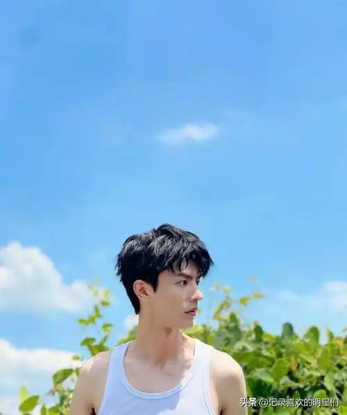 模特出道的刘畅阳光帅气迷人十足!亲和力满满!