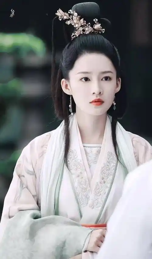 李沁官宣新剧《七夜雪》,期待演绎女医传奇!