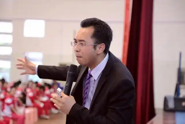 在演讲结束时,副校长周德武充分肯定了余云老师的演讲,他表示此次演讲