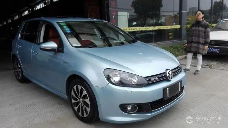 大众高尔夫1.4t蓝驱 宝蓝色 售价:10.88万元