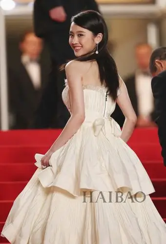 回顾不同年代戛纳电影节华语明星红毯造型的变迁_服装文化资讯_中国