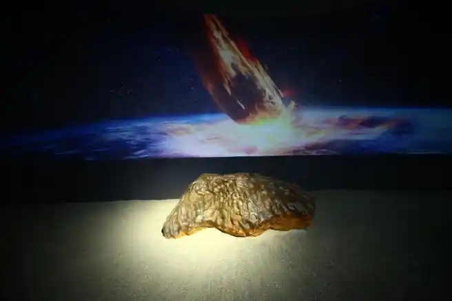 陕西一博物馆展出近700块陨石##西安一博物馆展出近700块陨石