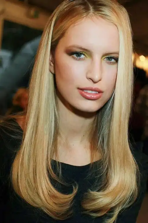 超模大kk当红时因病爆肥30斤如今是三胎妈妈和企业家