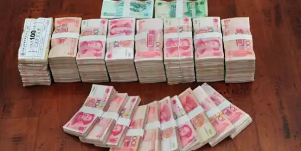 第4套人民币高清图片来张特殊点的人民币未切割的