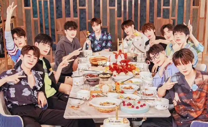 r1se三岁生日快乐