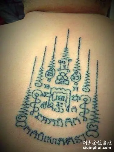 背部泰国符文纹身图案