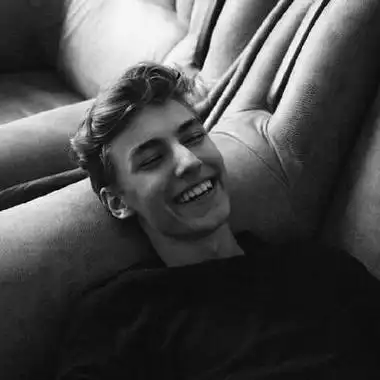 黑白欧美男生头像大图