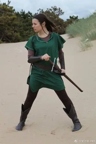 女猎人 关键词:动态速写参考 女性 pose 武器 弓箭 中世纪 精灵 猎人