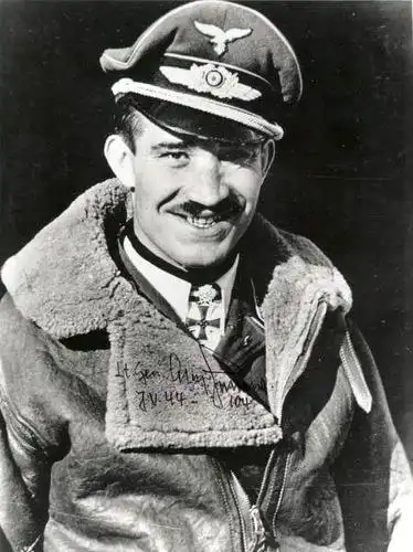 他是二战时期的空中战神人称小胡子将军