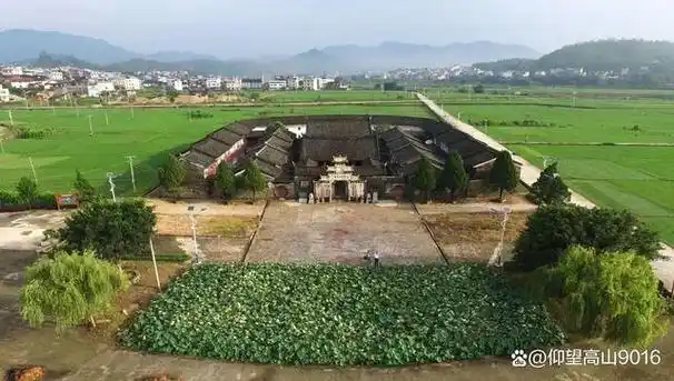 闽西上杭县稔田镇官田村有座李氏大宗祠,是由李氏后裔为纪念其入闽