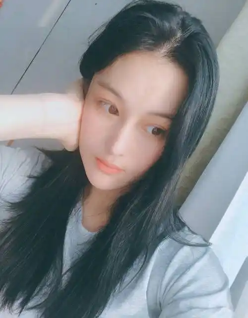 婚后首个520何捷却不在家,张馨予连发俩动态秀老公准备的惊喜_蛋糕