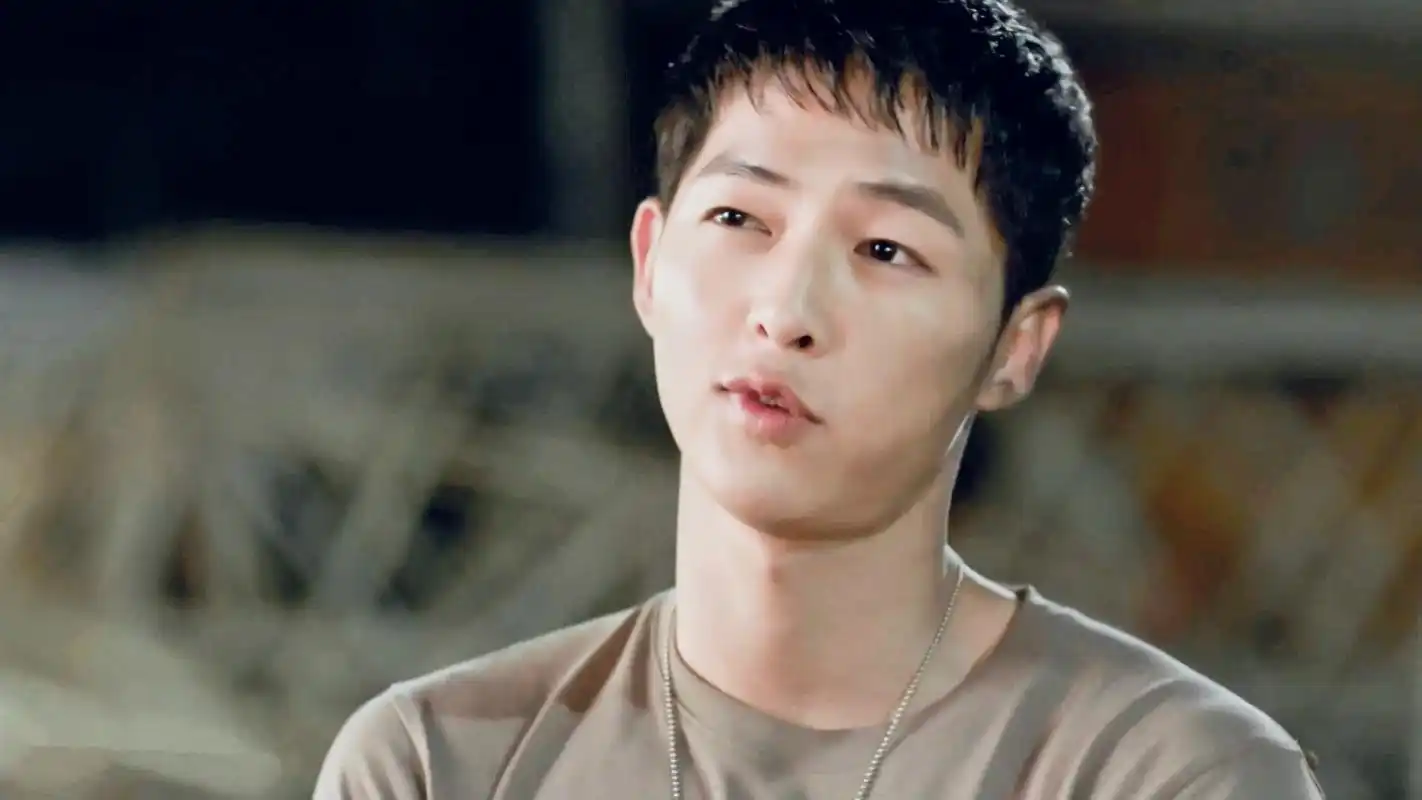 宋仲基《太阳的后裔》柳时镇第九集剧照图片桌面壁纸